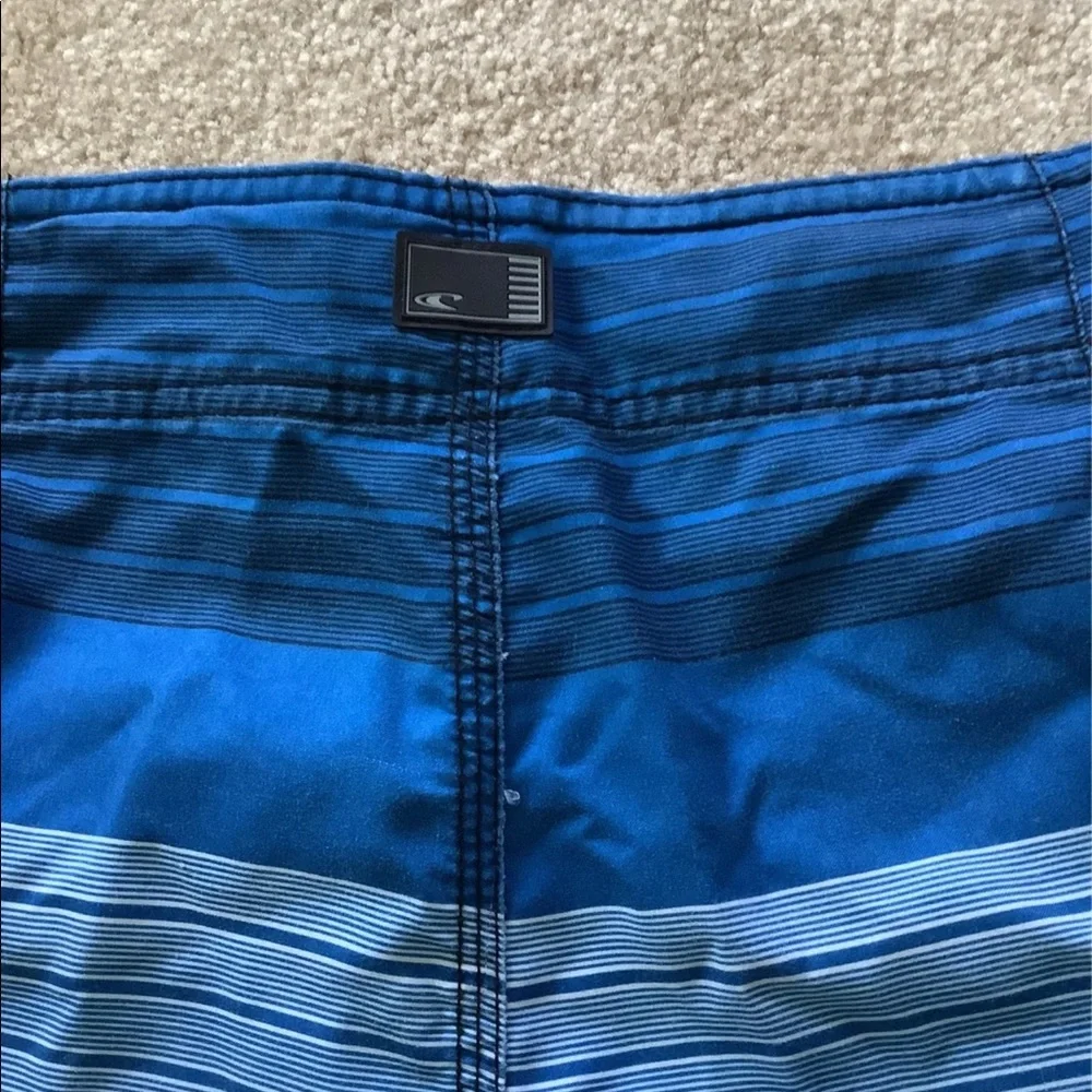 O’Neill board shorts blue black striped 36 waist in great condition. 🏄🏽 - Picture 11 of 13